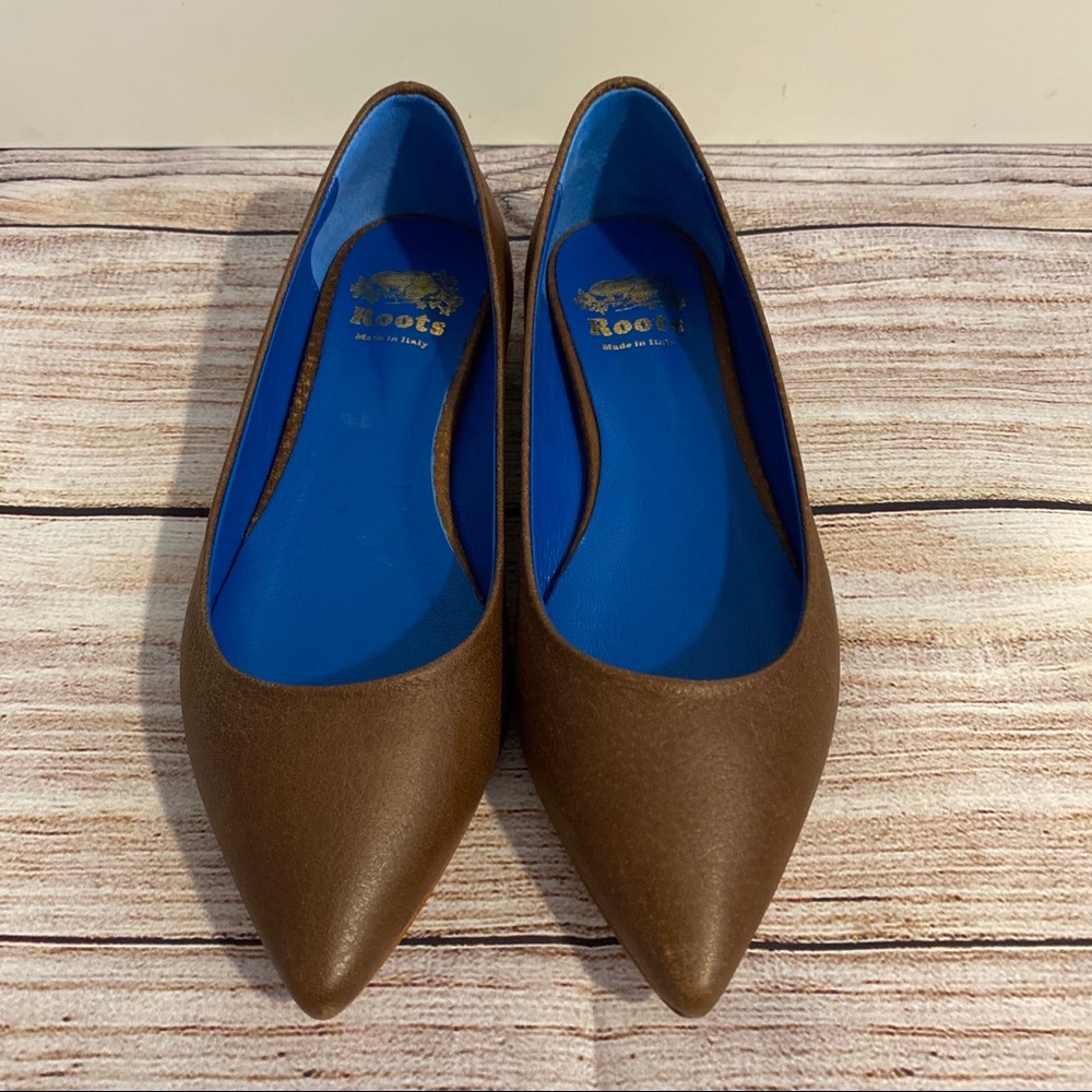 ROOTS tribe flats size 35